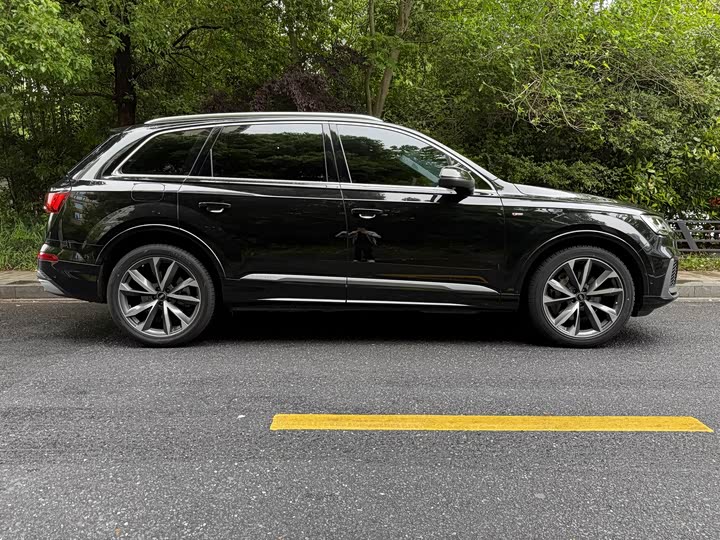 Audi Q7 2023 55 TFSI quattro S line Sport — фото 2
