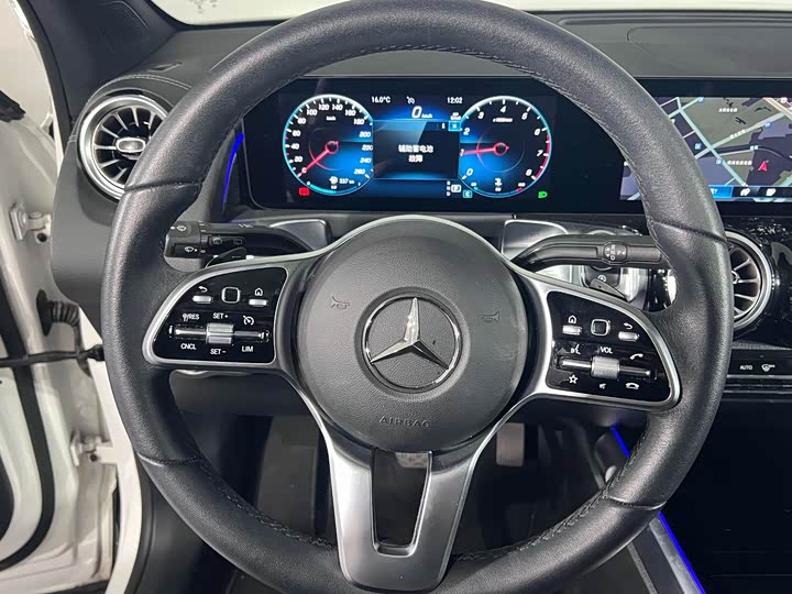 Mercedes-Benz GLB 2023 GLB 220 4 MATIC — фото 8