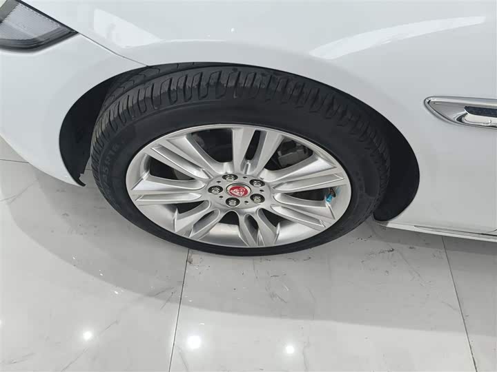 Jaguar XEL 2019 2.0 T 200 PS — фото 23