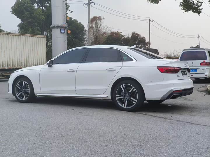 Audi A4L 40 TFSI люкс-динамик — фото 9