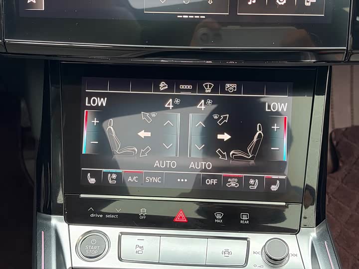 Audi e-tron 50 quattro премиум — фото 15