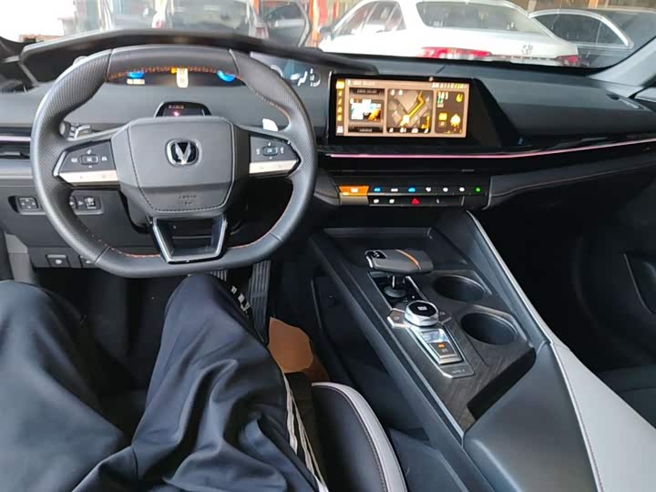 Changan UNI-V 2023 1.5 T Premium — фото 10
