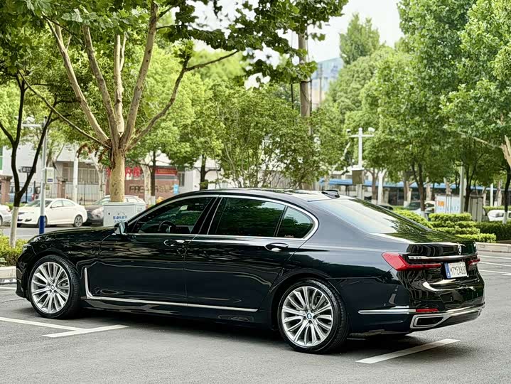 BMW 7 Series 740Li продвинутая люкс-пакет — фото 8