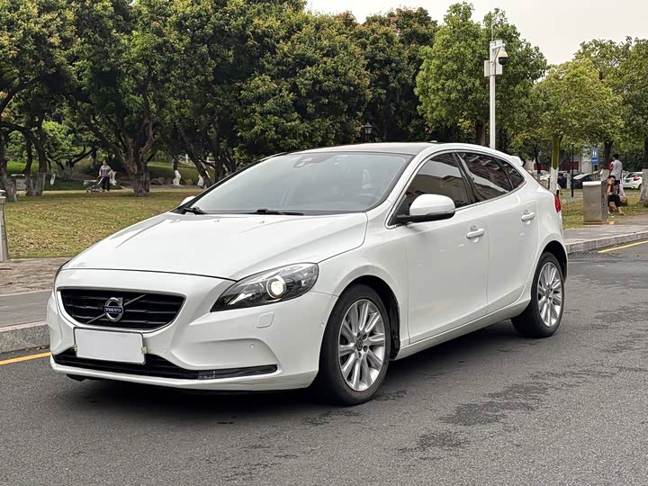Volvo V40 2016 T 4 — фото 1
