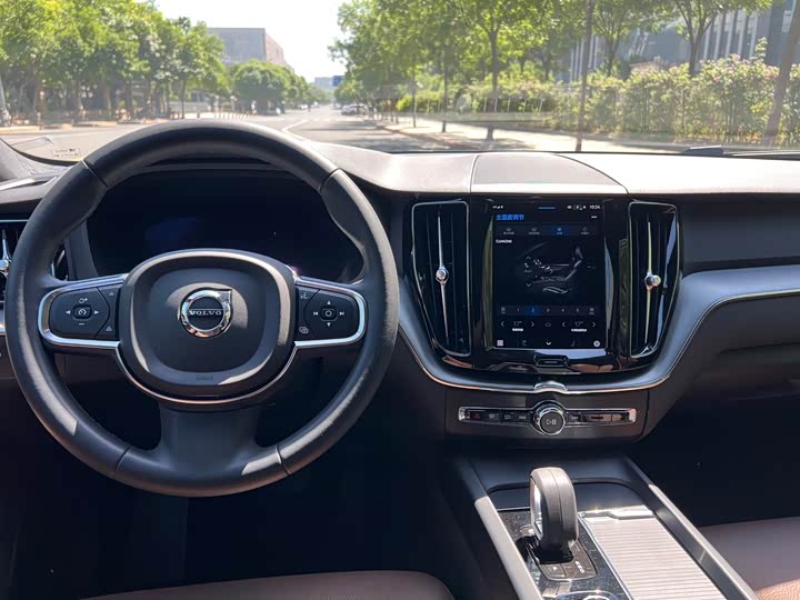 Volvo XC60 2022 B 5 4 WD — фото 11
