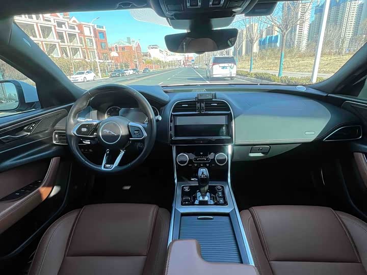 Jaguar XEL 2020 2.0 T 200 PS R-DYNAMIC S — фото 6
