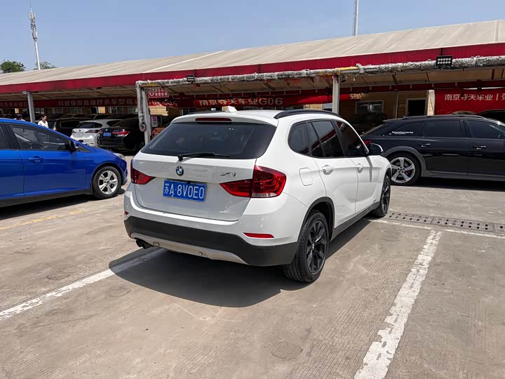 BMW X1 2015 s Drive 18i — фото 22