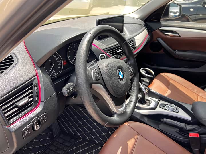 BMW X1 2015 s Drive 18i — фото 8