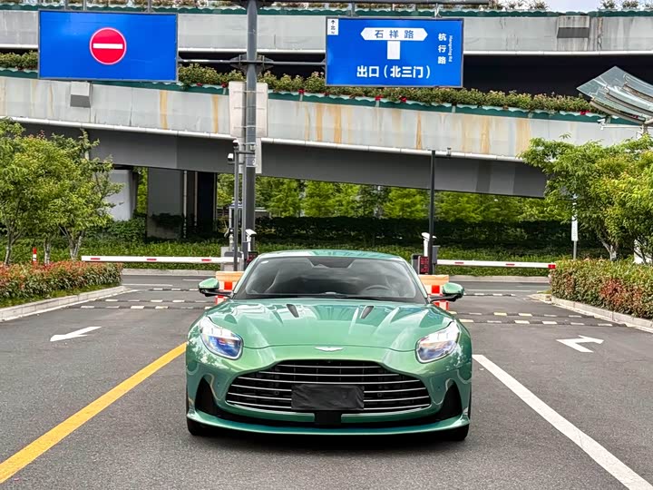 Aston Martin DB12 2023 4.0 T V 8 Coupe — фото 1