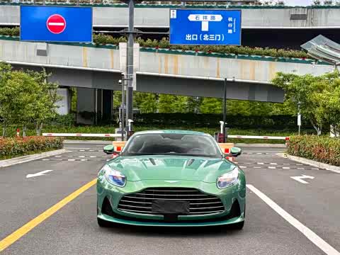 Aston Martin DB12 2023 4.0 T V 8 Coupe — фото 10