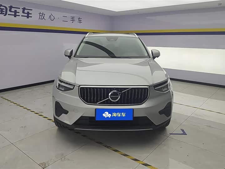 Volvo XC40 2023 B 4 WD — фото 2