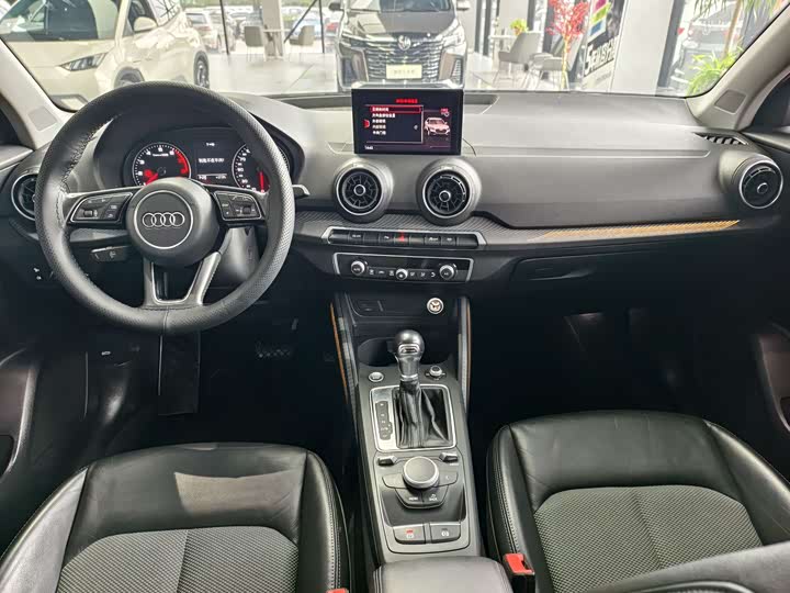 Audi Q2L 2020 35 TFSI — фото 10