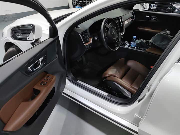 Volvo S60 2022 B 4 — фото 12