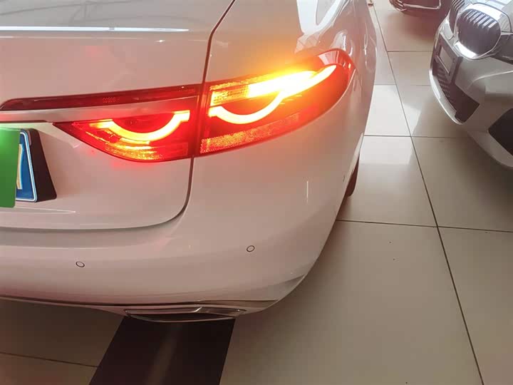 Jaguar XFL 2022 XFL 2.0 T P 200 2 WD — фото 24