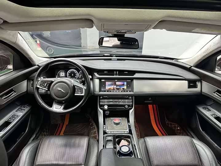 Jaguar XFL 2018 XFL 2.0 T 250 PS — фото 9