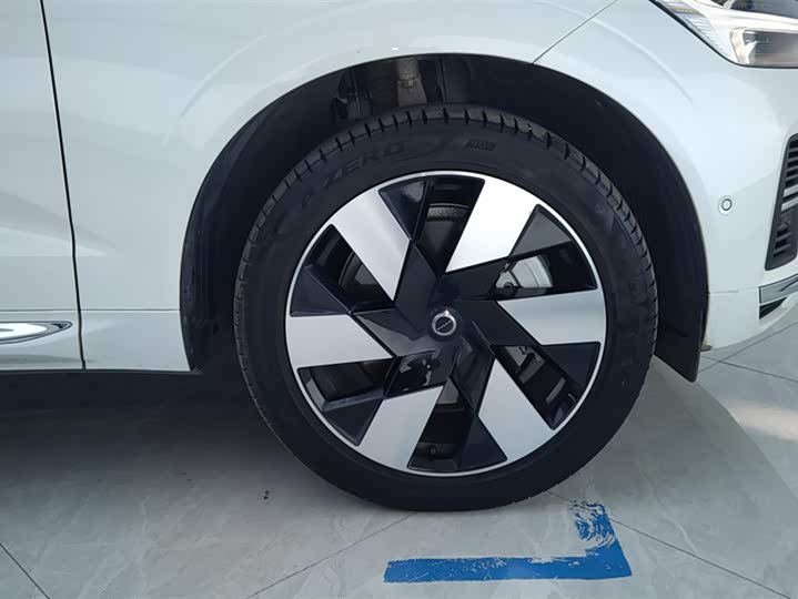 Volvo XC60 Hybrid 2025 Hybrid 4 WD — фото 6