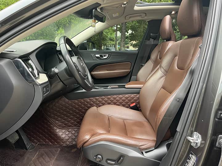 Volvo XC60 2019 T 5 4 WD VI — фото 8