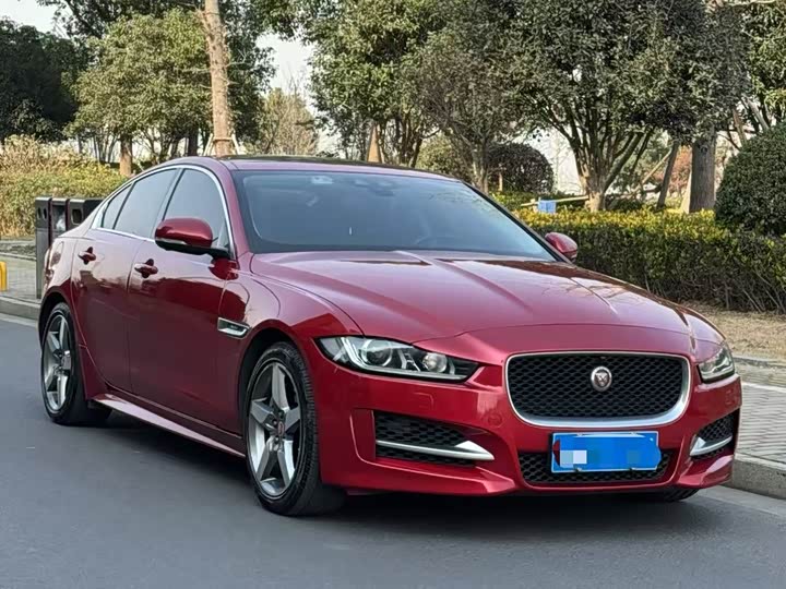 Jaguar XE 2015 2.0 T 200 PS R-Sport — фото 3
