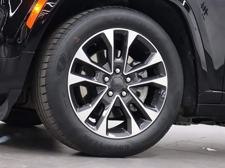 Jeep Grand Cherokee 4xe — фото 32