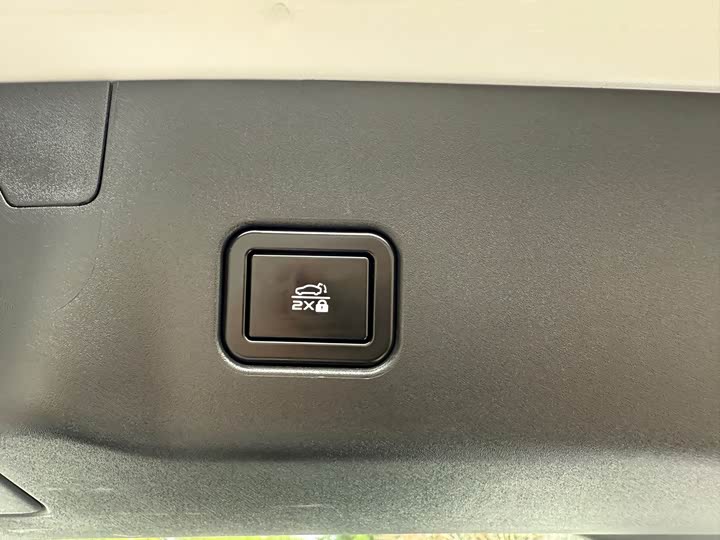 Changan UNI-V 2024 1.5 T Sport — фото 14