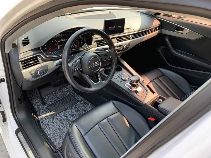 Audi A4L 30 40 TFSI базовая — фото 3