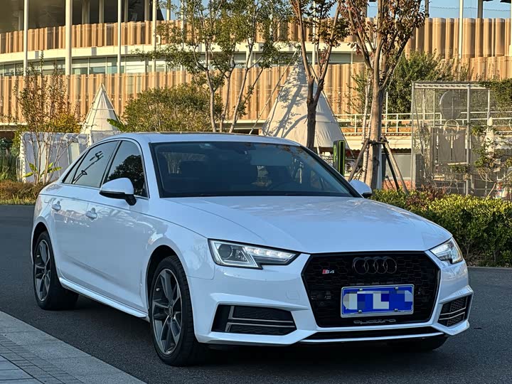 Audi A4L 2019 40 TFSI VI — фото 3