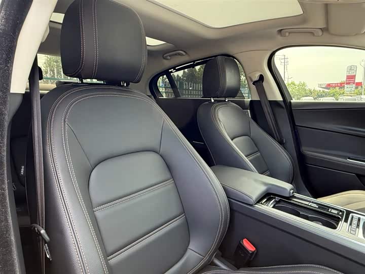 Jaguar XEL 2018 2.0 T 200 PS — фото 28