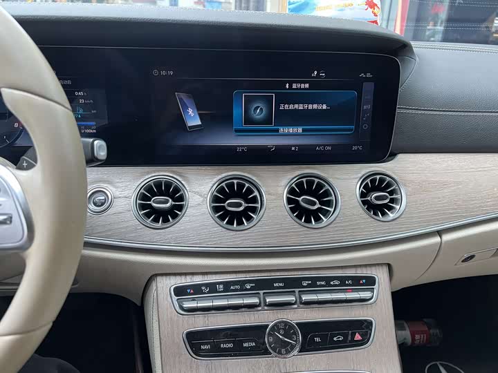 Mercedes-Benz CLS 2018 CLS 300 — фото 13
