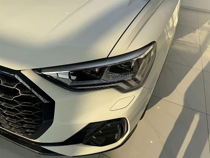 Audi Q3 Sportback 2023 45 TFSI quattro Luxury — фото 10