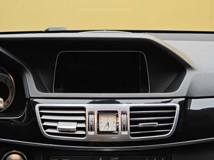 Mercedes-Benz E-Class 2015 E 200 L Sport — фото 16