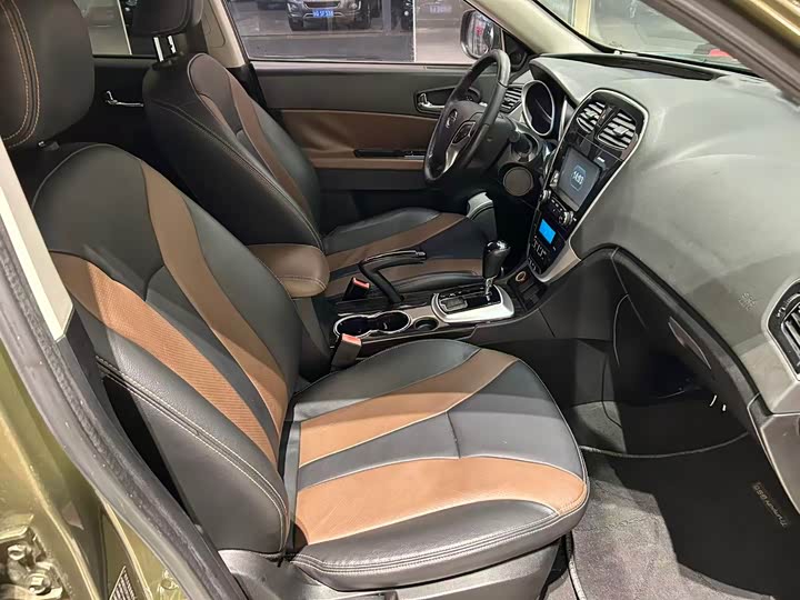 Trumpchi GS5 Super 2015 2.0 L AT 2 WD — фото 16