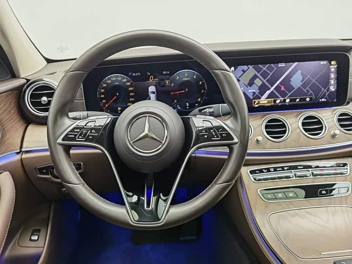 Mercedes-Benz E-Class рестайлинг E 260 L 4MATIC — фото 11