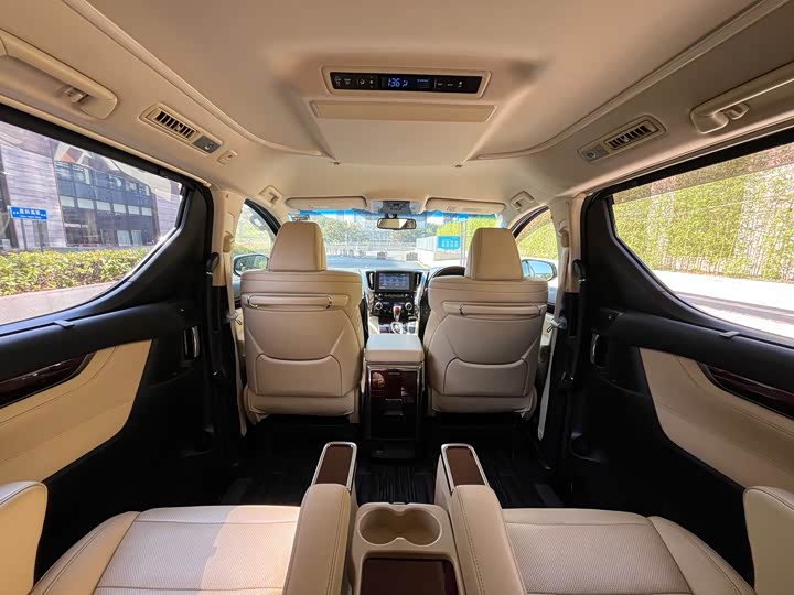 Toyota Alphard — фото 12