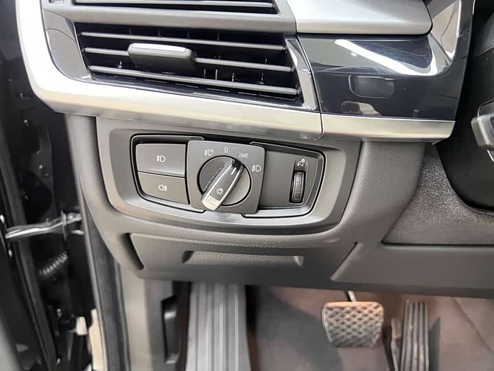 BMW X6 2018 x Drive 35i Leading — фото 19