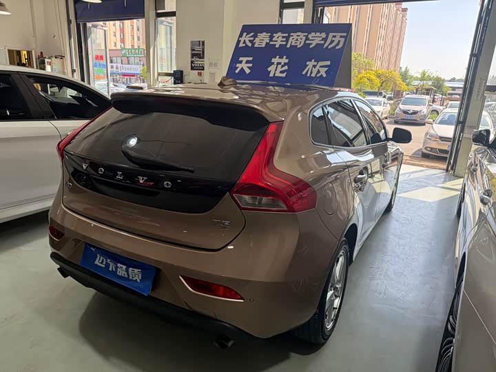 Volvo V40 2016 T 3 — фото 10