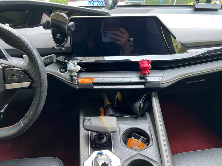 Changan UNI-V 2022 1.5 T Premium — фото 8