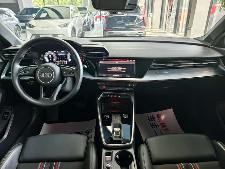 Audi A3 2023 Sportback 35 TFSI Sport — фото 10