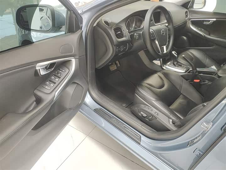 Volvo V40 2018 T 3 — фото 16