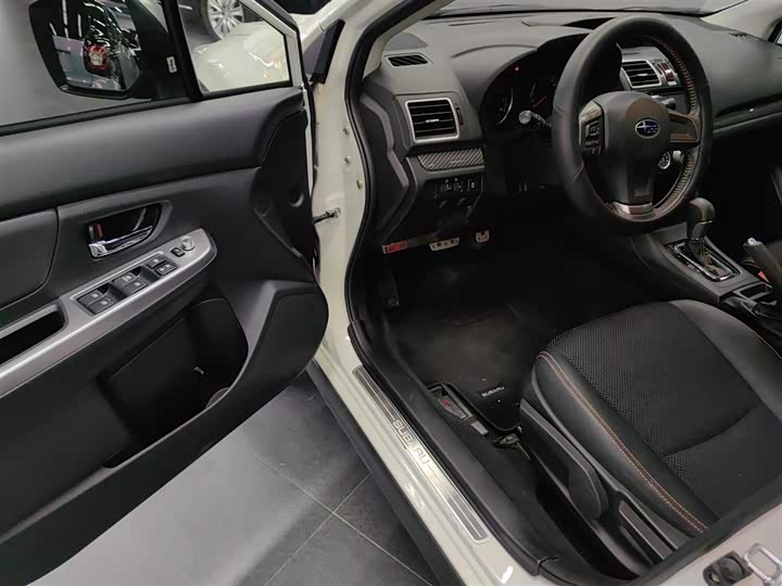 Subaru XV 2015 2.0i — фото 12