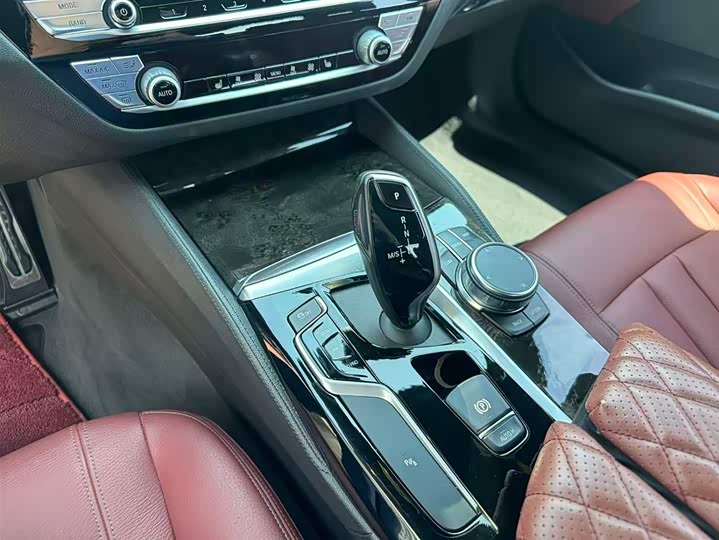 BMW 5-Series 2019 530 Li Leading M — фото 11