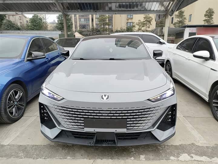 Changan UNI-V 2022 1.5 T Premium — фото 19