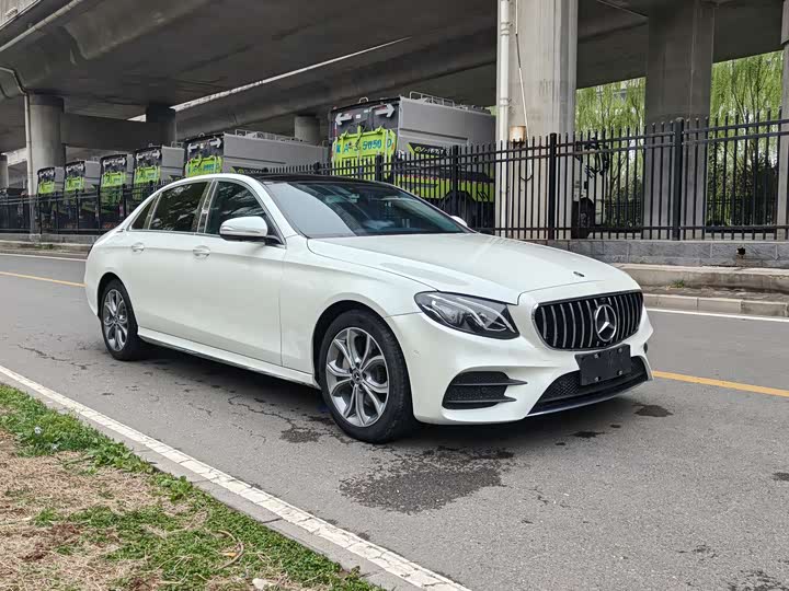 Mercedes-Benz E-Class 2018 E 300 L — фото 3