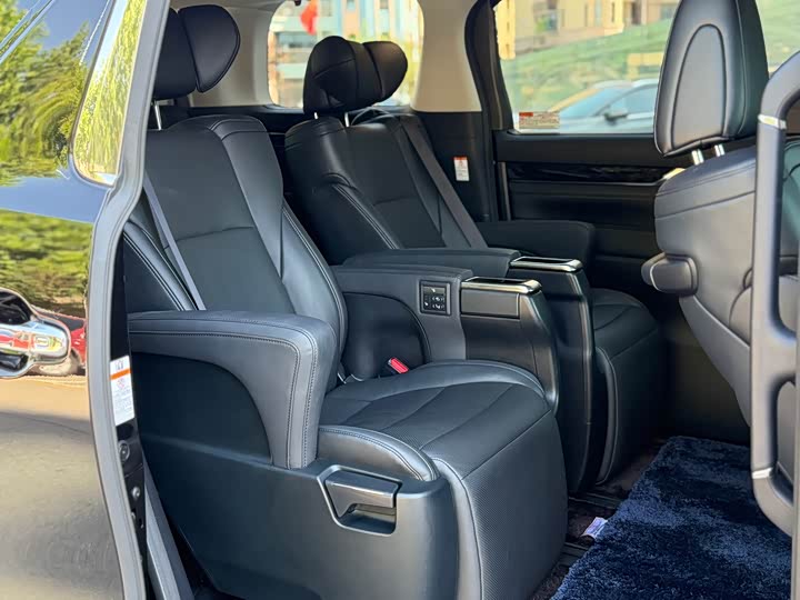 Toyota Vellfire — фото 15
