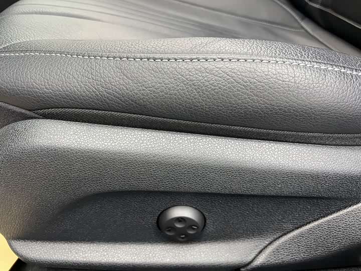 Mercedes-Benz CLS 2021 CLS 300 Luxury — фото 14