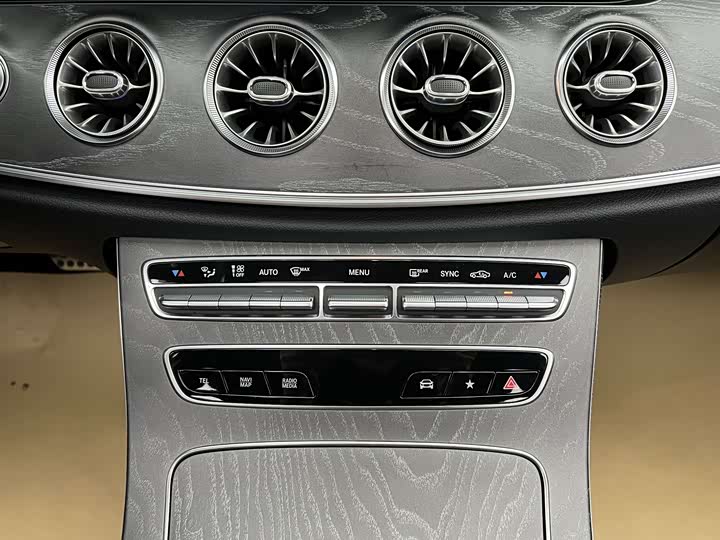 Mercedes-Benz CLS 2021 CLS 300 Luxury — фото 33