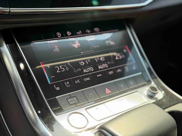 Audi Q8 2019 55 TFSI — фото 11