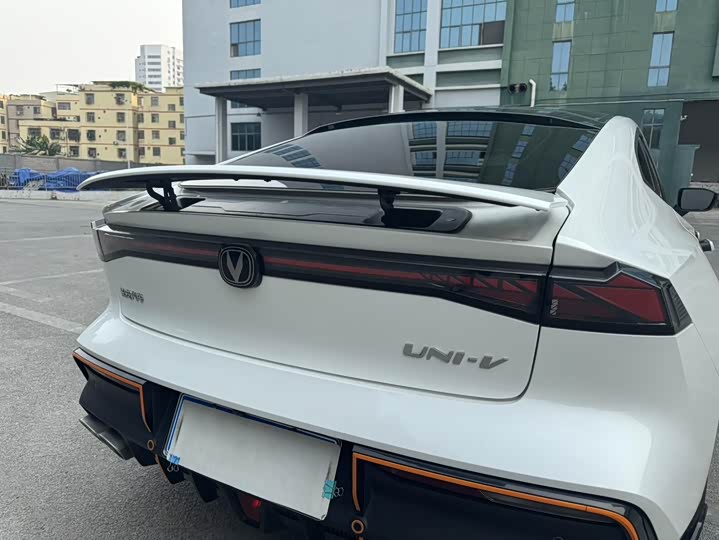 Changan UNI-V 2022 1.5 T — фото 37