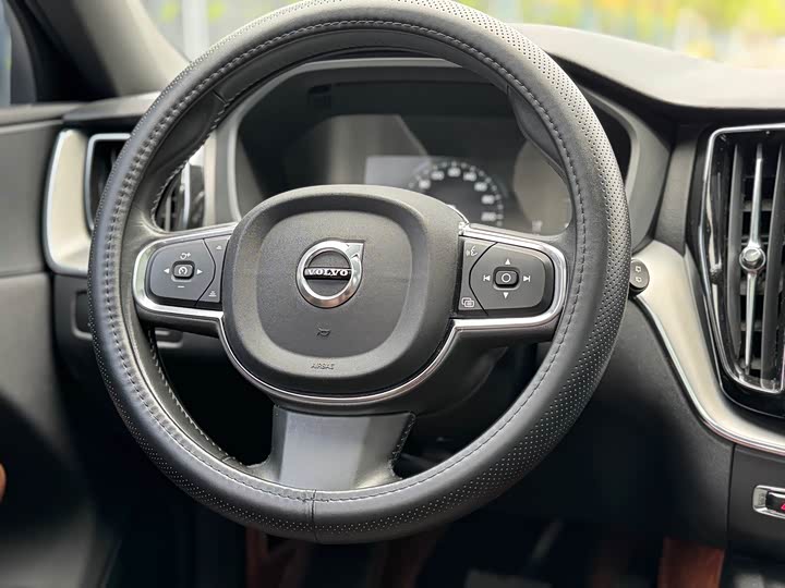 Volvo XC60 2021 T 5 4 WD — фото 10