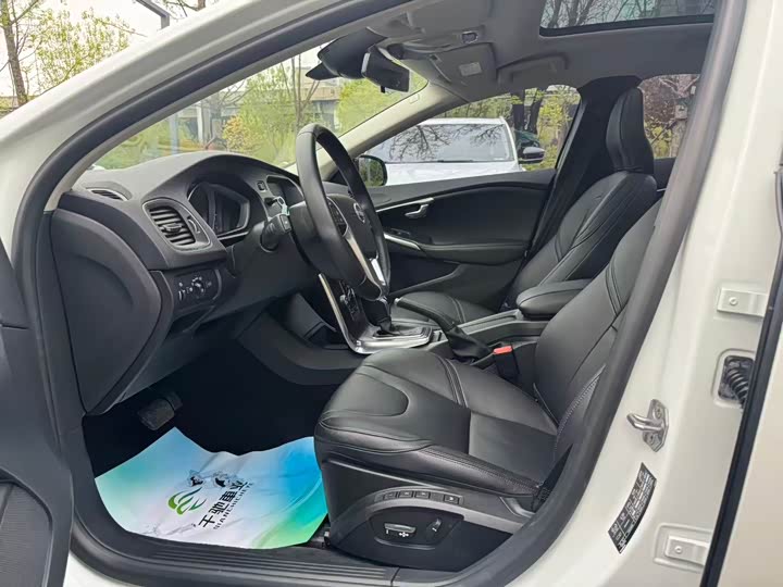 Volvo V40 2015 1.6 T — фото 8