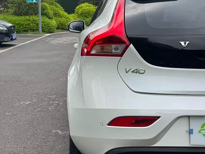 Volvo V40 2015 1.6 T — фото 15
